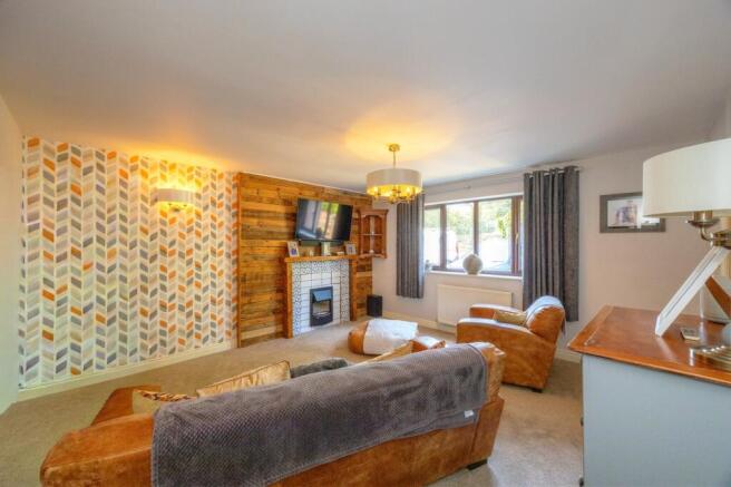 4 bed Detached for sale Image 8