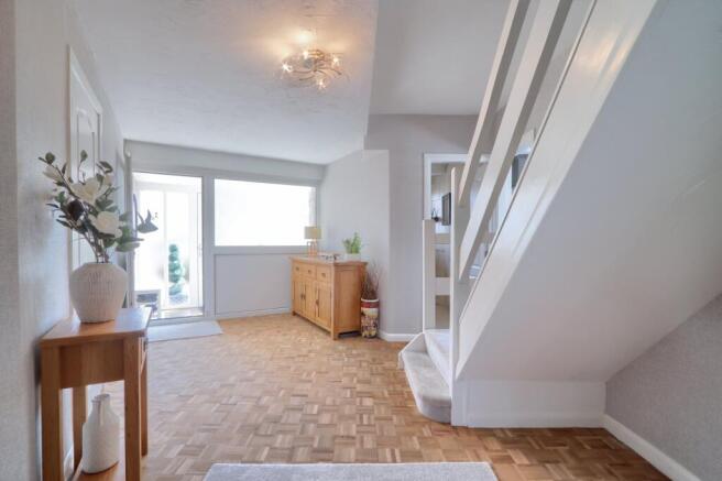 5 bed Detached for sale Image 9