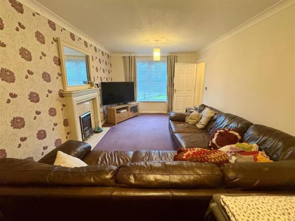 4 bed Detached for sale Image 5