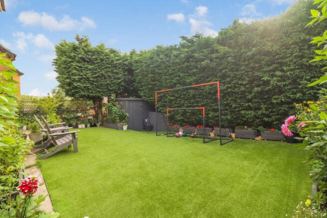 5 bed Detached for sale Image 8