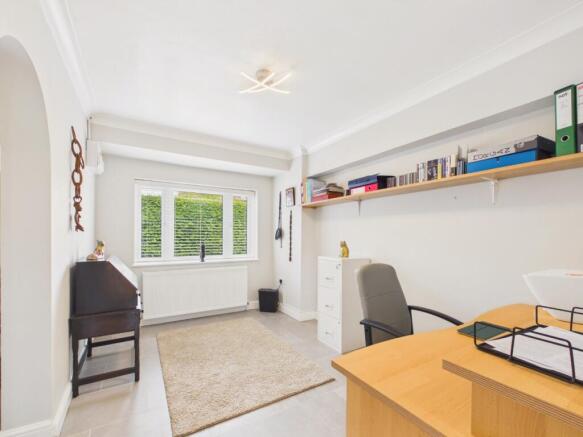 5 bed Detached for sale Image 12