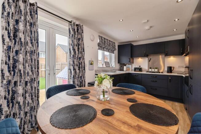 3 bed Semi-Detached for sale Image 4