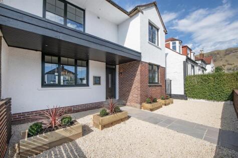 9 Moss Road, Tillicoultry FK13 6NS