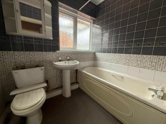 2 bed Semi-Detached Bungalow for sale Image 6