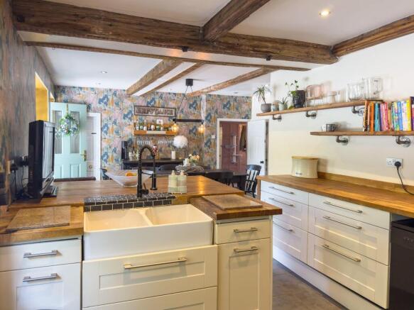 4 bed Terraced for sale Image 4
