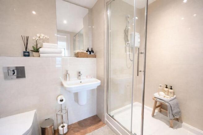 3 bed Apartment to rent Image 7