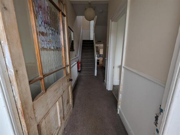 ENTRANCE HALLWAY.jpg