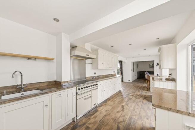 4 bed Detached for sale Image 7
