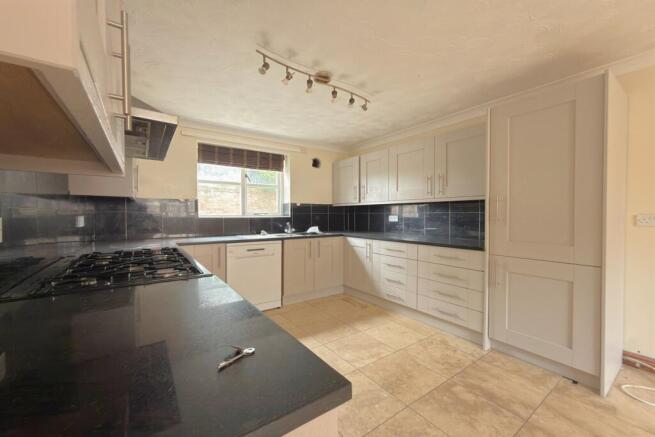 4 bed House for sale Image 10