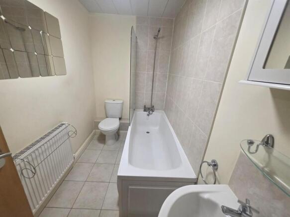 2 bed Apartment to rent Image 7