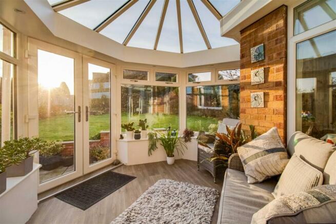 4 bed Detached for sale Image 11