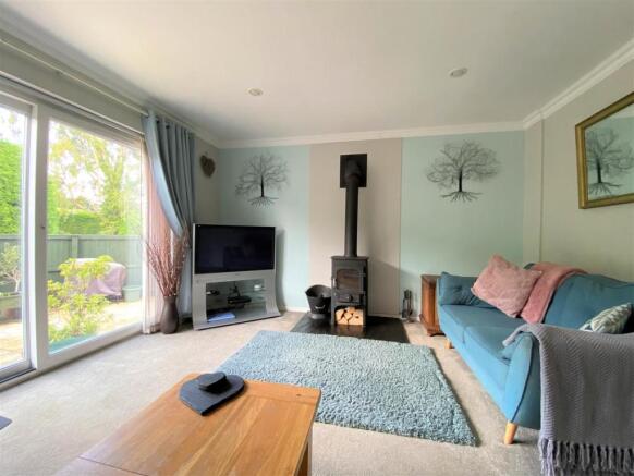 Lounge/Dining Room