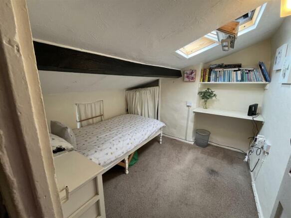 Single bedroom.jpg