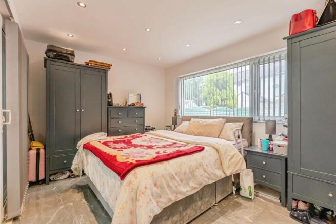 5 bed Semi-Detached for sale Image 10