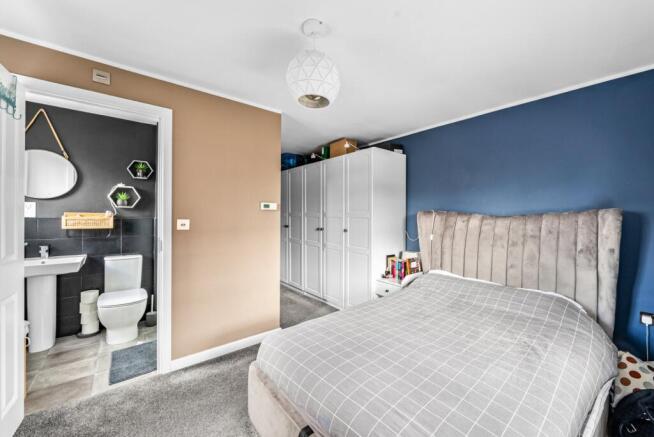 4 bed Detached for sale Image 5