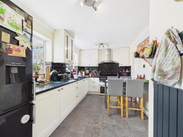 4 bed Detached for sale Image 4