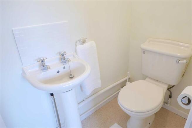 EN SUITE CLOAKROOM