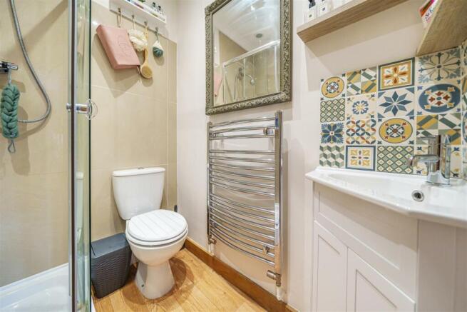MASTER EN-SUITE