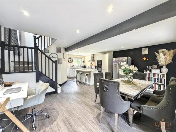 4 bed Detached for sale Image 6