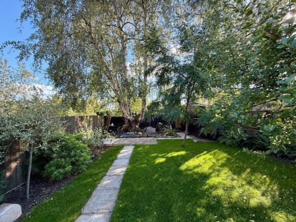 Tree lined flat south facing garden