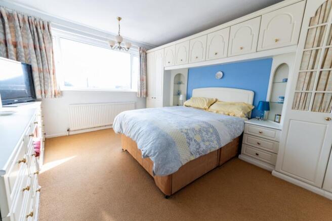 4 bed Detached for sale Image 5