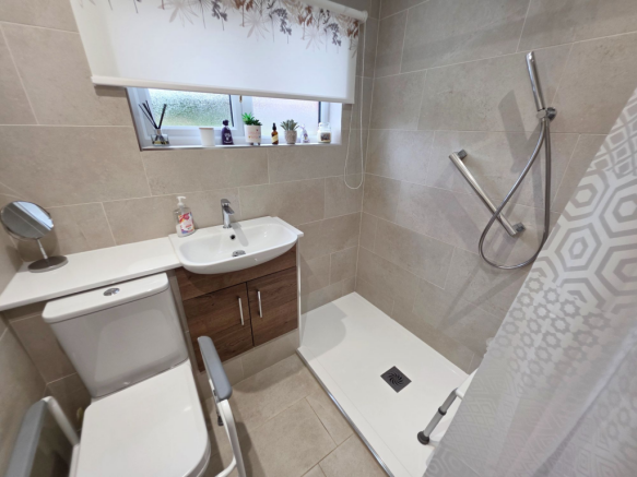 2 bed Semi-Detached Bungalow for sale Image 3
