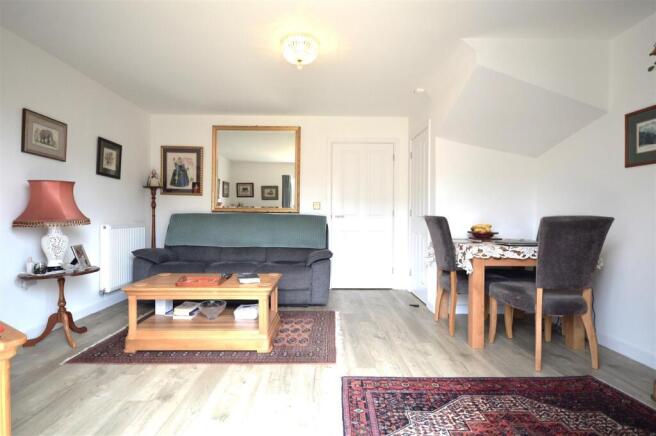 Holdenby Drive, Priors Hall Park photo 4