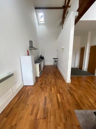 1 bed Apartment to rent Image 4