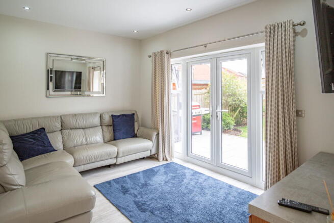 5 bed Detached for sale Image 11