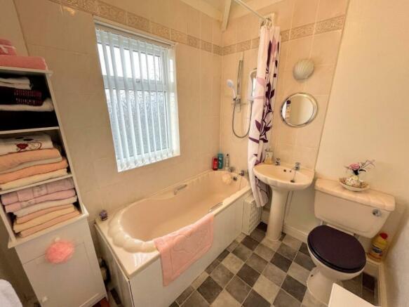 BATHROOM/W.C