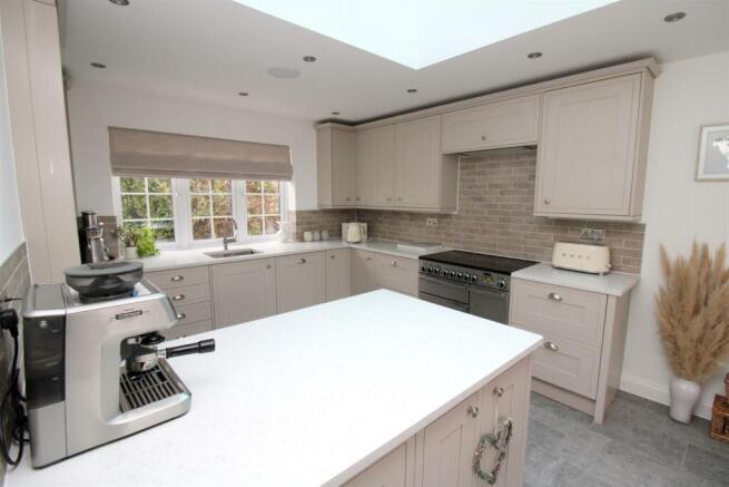 KITCHEN 1.JPG