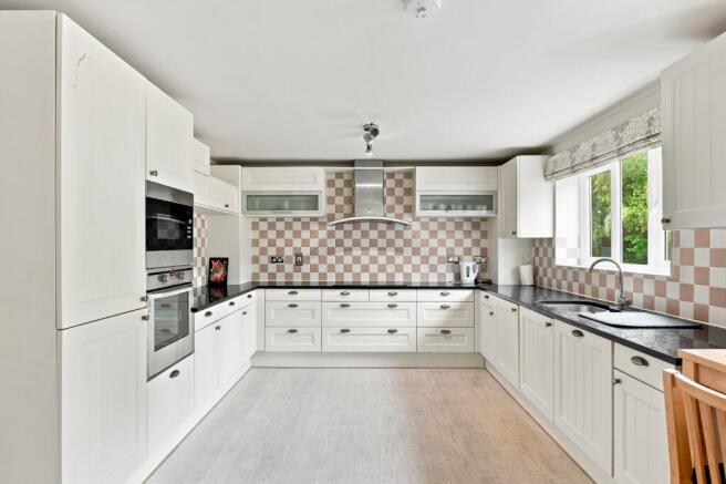 2 bed Flat for sale Image 4