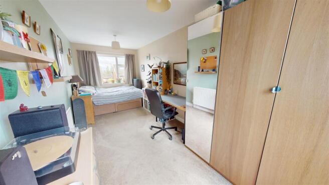 4 bed Semi-Detached for sale Image 11