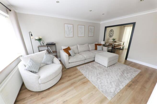 3 bed Semi-Detached for sale Image 2