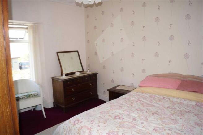 FRONT BEDROOM