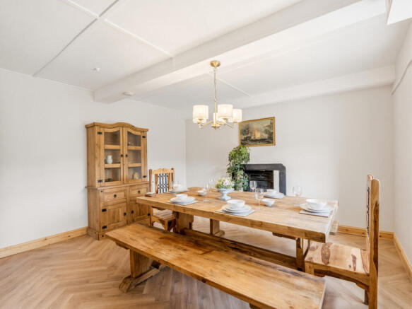 4 bed Detached for sale Image 7