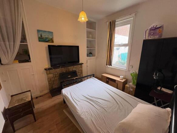 5 bed Terraced for sale Image 11