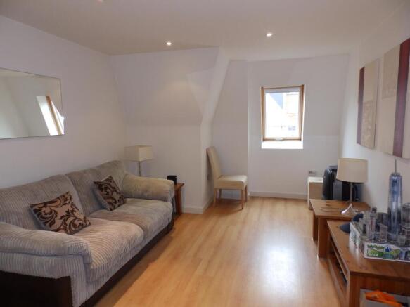 2 bed Flat to rent Image 4