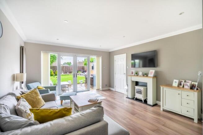 4 bed Semi-Detached Bungalow for sale Image 6