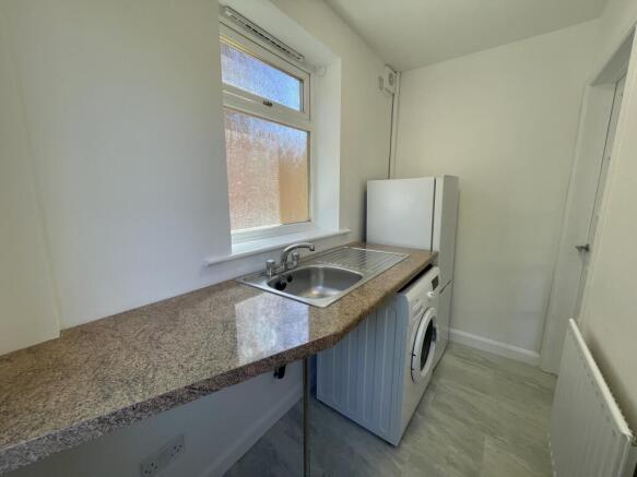 4 bed House to rent Image 9
