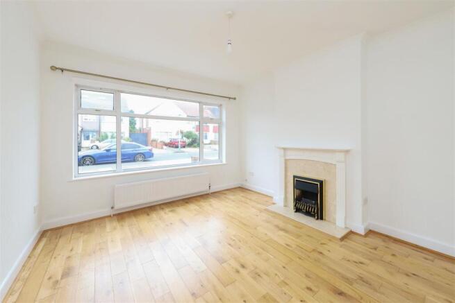 Windsor Avenue, Hillingdon. UB10 photo 3