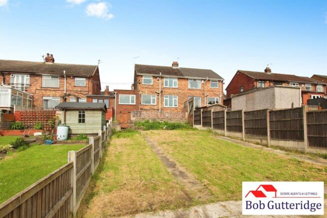 LARGE ENCLOSED REAR GARDEN