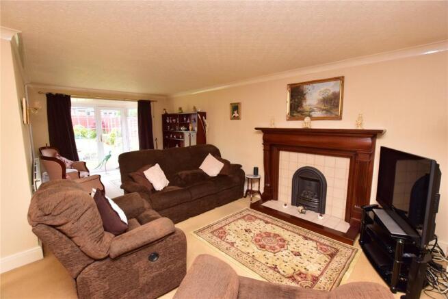 Living Room (2)