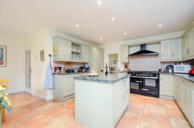 Kitchen 3 WEB.jpg