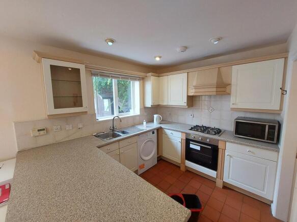 1 bed House Share to rent Image 5