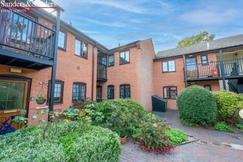 Oversley House, Kinwarton Road, Alcester, B49