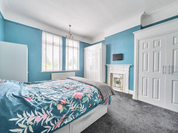 5 bed Semi-Detached for sale Image 12