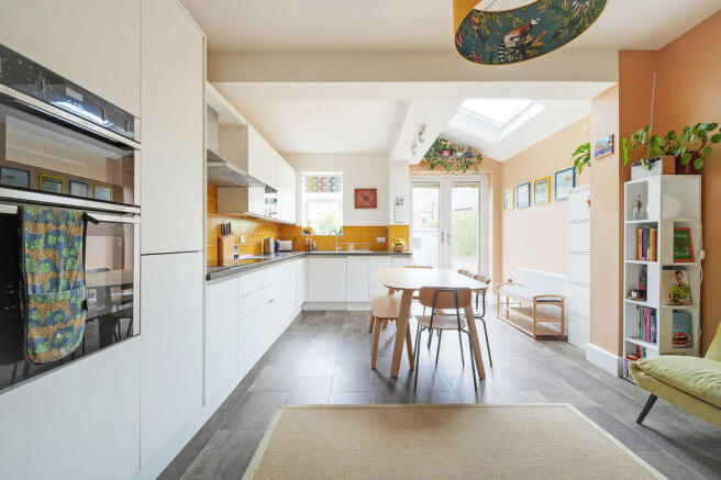 4 bed Semi-Detached for sale Image 9
