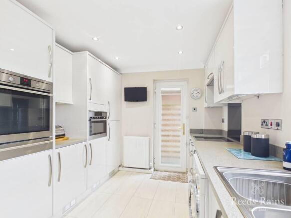 4 bed Detached for sale Image 9