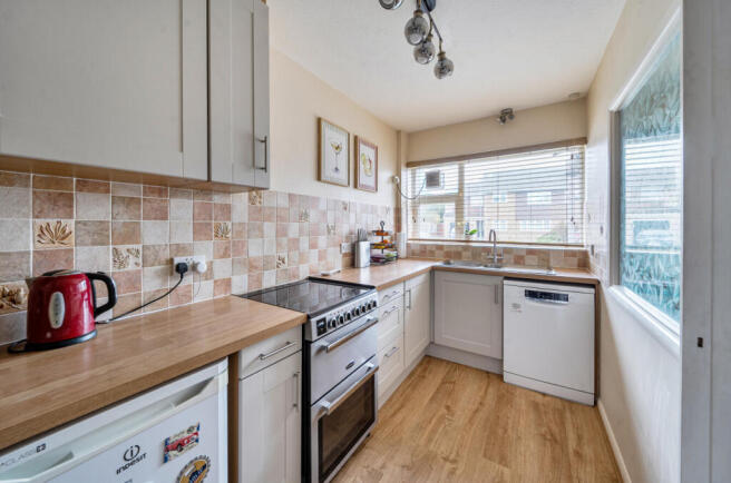 1408686-17-6984b5...